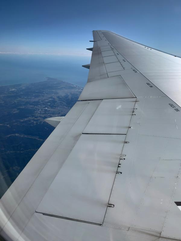 飛行機の窓より